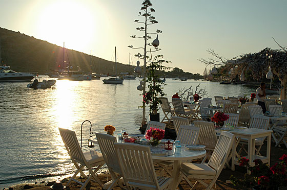Die Sonne geht unter in Gümüslük in der Türkei