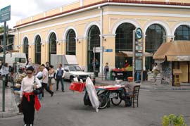 ... Interessante Bauwerke - z.B. eine Metrostation ...