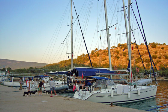 ... im Hafen von Asin Limani ...