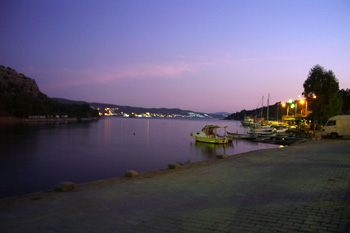 Abendstimmung in Hafen von Asin Limani