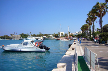 ... die Hafenpromenade von Kos ...