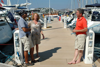 ... Smal Talk im Yachthafen von Yalikavak ...