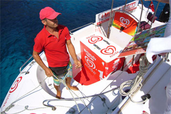 ... in bestimmten Regionen kommt auch mal der Eismann direkt ans Boot ...