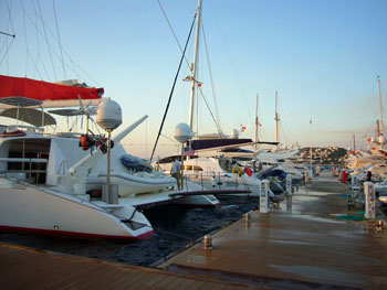 ... stürmische Abendstimmung im Yachthafen von Yalikavak ...
