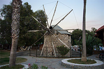 ... auf dem Weg zum Lokal in Yalikavak ...